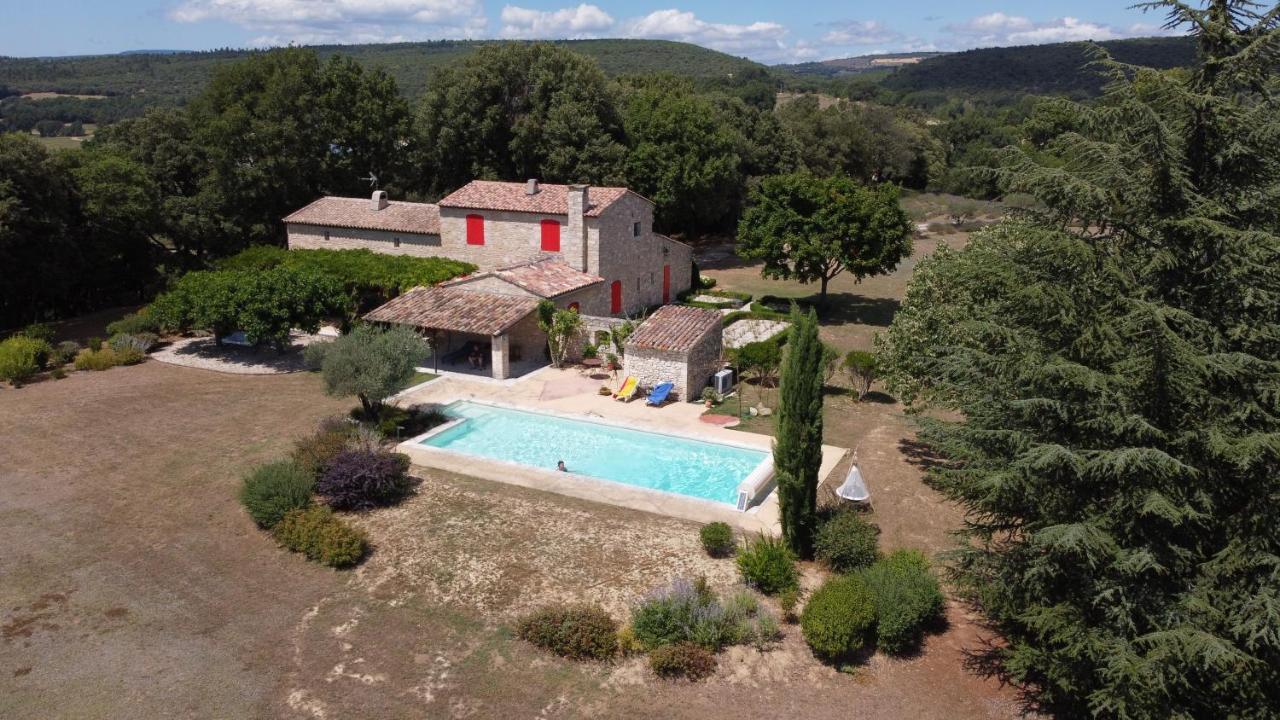 Les Nefliers Gite Cereste Exterior photo